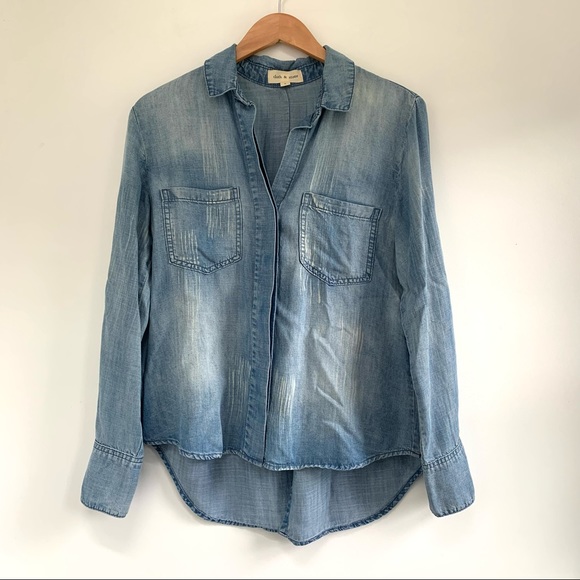 cloth & stone Tops - EUC Cloth & Stone Button Down Chambray shirt small